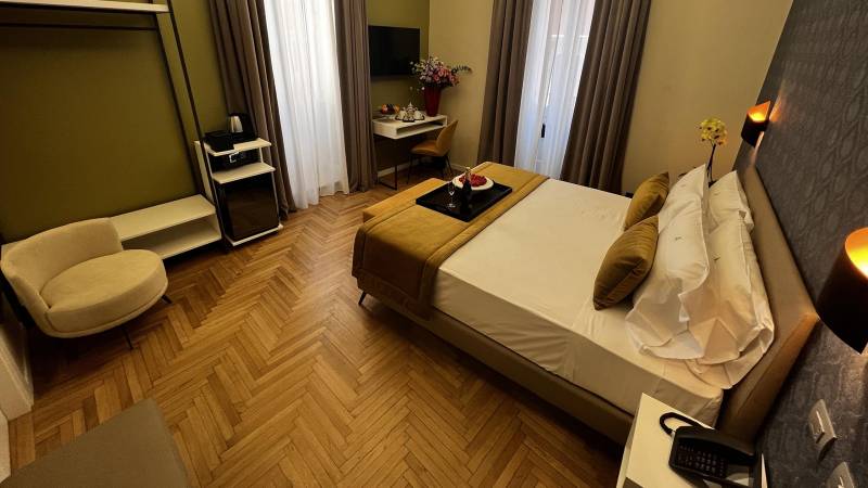 LBH-Hotel-Caravita-roma-camera-deluxe-304-IMG-8930